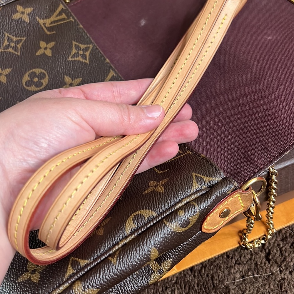 Louis Vuitton Favorite - Picture 5 of 9
